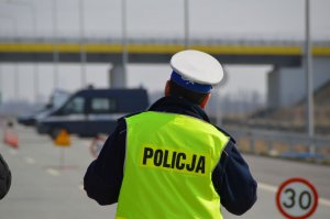 policjant na autostradzie