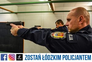 policjanci na strzelnicy przygotowują się do strzelania