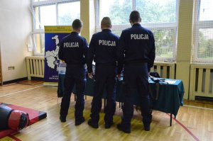 policjanci promowali służbę w Policji na ,,dniach otwartych&quot; w ZSP nr 2 w Koluszkach