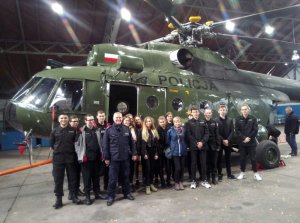 Policjanci z licealistami promują zawód w stolicy.