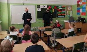 Policjanci spotkali się z dziećmi z podstawówki i rozmawiali o bezpieczeństwie.
