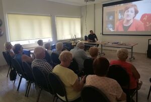 dzielnicowy na spotkaniu z seniorami