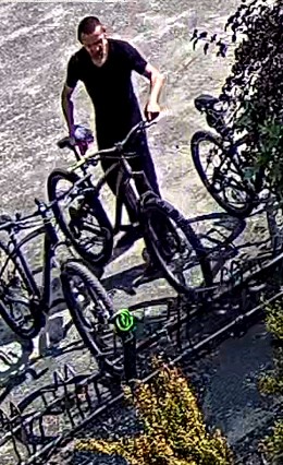 Wizerunek mężczyzny, który ukradł rower.