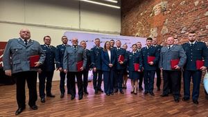 Wyróżnieni funkcjonariusze i ich przełożeni.