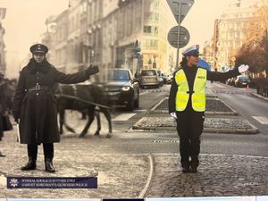 Zdjęcie policjantek kiedyś i dziś.