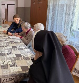 Policjantka na spotkaniu z seniorami.
