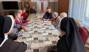 Policjantka na spotkaniu z seniorami.