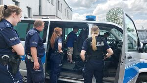 Wizyta chłopca na komendzie policji.
