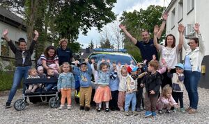 Policjanci na spotkaniu w żłobku.