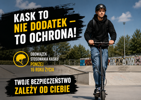 Nastolatek jedzie hulajnogą a na głowie ma kask.