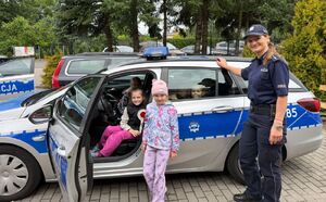 Policjanci na spotkaniu z przedszkolakami.