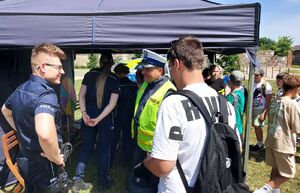 Policjanci i strażacy na działaniach profilaktycznych przy akwenie w Lisowicach.