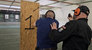 Policjanci podczas konkursu służby kryminalnej.