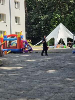 Policjanci na spotkaniach z dziećmi i młodzieżą.