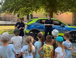 Policjanci na spotkaniach z dziećmi i młodzieżą.