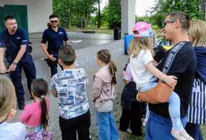 Dzielnicowi na spotkaniu z mieszkańcami gminy.