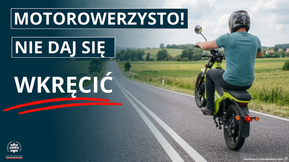 Mężczyzna jedzie motocyklem.