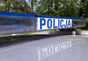 Napis Policja na radiowozie