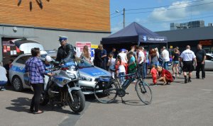Policjanci promowali swój zawód w Andrespolu na spotkaniu z mieszkańcami